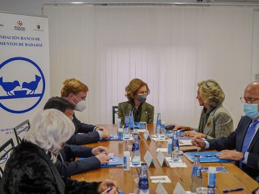 En la visita, S. M. La Reina Sofía pudo conocer de primera mano el trabajo que realizamos en el Banco de Alimentos.