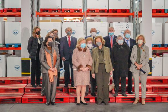 En la visita, S. M. La Reina Sofía pudo conocer de primera mano el trabajo que realizamos en el Banco de Alimentos.