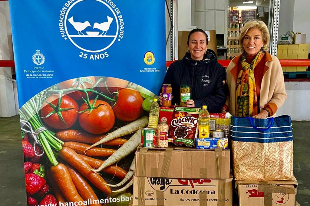 Donación de alimentos de Cáritas Castrense