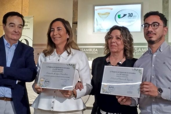 premio de reconocimiento por parte de la Plataforma del Voluntariado en la Asamblea de Extremadura,  a nuestra Gerente y Jefe de almacén